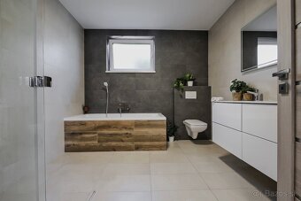 Rodinný dom s dvojgarážou v Špačinciach - 9