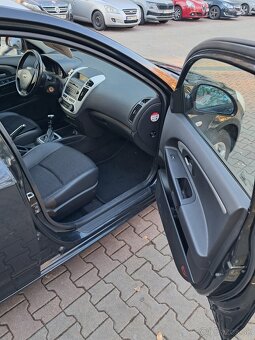 Predám Kia Ceed SW 1.6 CRDI kombi - 9