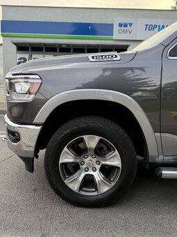 Dodge RAM 1500 Laramie—5.7 V8 HEMI—2020–KŮŽE—95.000km - 9