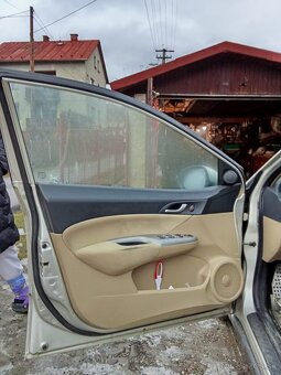 Auto na nahradne diely - 9