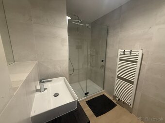 Luxusný 2-izbový byt v EUROVEA TOWER (60 m²) + loggia + park - 9