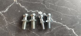 Škoda Octavia 3 / plynové vzpery prednej kapoty. - 9