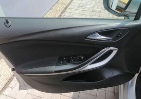 Opel Astra 1.2 Turbo benzín 81kW 2021 - 9
