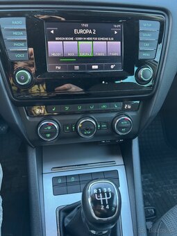 Škoda Octavia III Combi 1.6 TDi webasto,lane asist - 9