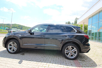 Predám VW TOUAREG 3.0 TDI R-Line, 4x4 - 9