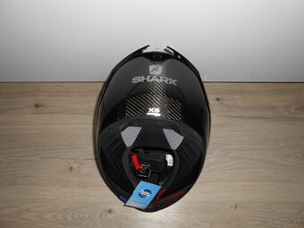 Predam krasnu novu karbonovu moto prilbu znacky SHARK SPARTA - 9