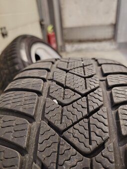 Pirelli zimné 205/60 R16 na diskoch Mercedes - 9