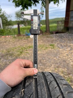 245/40r18 - 9