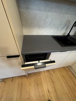 Prenajom 2 izboveho bytu | 2-Room Apartment near city centre - 9