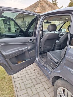 Ford S-Max
- 9