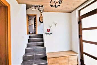 "Štýlový a kompletne zrekonštruovaný rodinný dom v Zbojnom  - 9