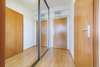 PEKNÝ, SVETLÝ 1-IZB. BYT, 38 m², LOGGIA, GEOLOGICKÁ - 9