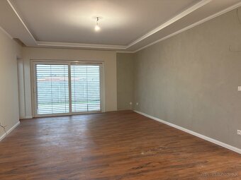 Nadštandardný rodinný dom s kompletným zariadením - 9