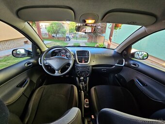 Peugeot 206+ 2012 1.4 benzín - 9