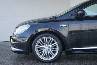 23- SUZUKI Kizashi, 2011, benzín, 2.4 CVT 4WD, 131 kW - 9