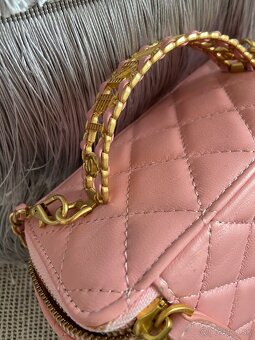 Kabelka Chanel Vanity z kůže, růžová se zlatými komponenty - 9