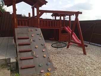 Detské ihrisko hojdačka šmýkačka detské preliezky a domčeky - 9