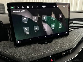 Škoda Superb 2.0TDI 142kW 4x4 Pano R19 - 9