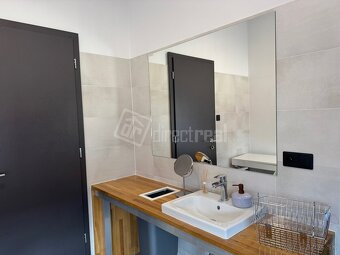 Nahrávacie štúdio, rádio, televízia, podcasty, influ… - 9