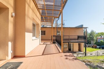 Exkluzívne na predaj krásny rodinný dom so 4mi apartmánmi s - 9