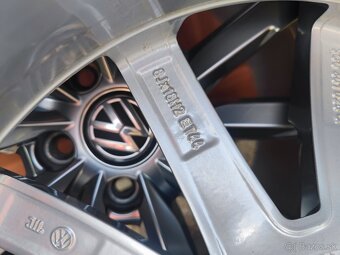 VW Passat alu disky 5x112 R18 + zimní pneu 225/45/18 - 9