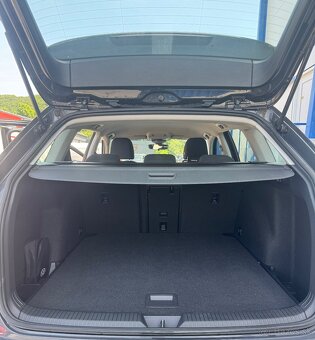 Volkswagen Golf 8 Variant 2.0 TDi DSG 85kW - 9