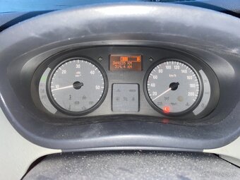 Opel Vivaro 2.5 - 9