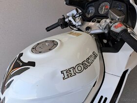 Honda VFR 750F RC36 - 9