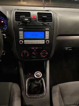 Volkswagen Golf 1.6 FSI - 9