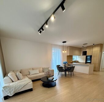 Prenájom 5izboveho bytu v dvojdome. - 9