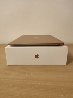 MacBook Air 2020 | i7 • 8GB • 256GB SSD - 9