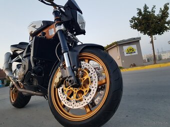 Aprilia TUONO 1000 R FACTORY - 9