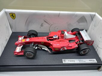 F1 FERRARI F2005 2005 RUBENS BARRICHELLO HOTWHEELS 1:18 - 9