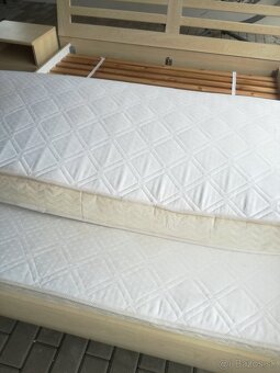 Predam peknu zachovalu postel 160x200cm+2nocne stoliky - 9