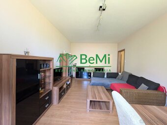 REZERVOVANÉ - Predaj, veľký zrekonštruovaný 3 izbový byt - T - 9