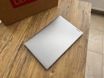 15.6"/Lenovo/8GB RAM DDR5/NvMe SSD 128GB/Intel HD 2GB/ - 9