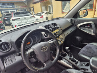 Toyota RAV4 SUV/Off-road 110kw Manuál - 9