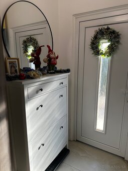 Rodinný dom s bazénom a hosťovským domom - 9