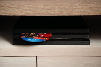 PS4 Pro 1TB + 3 hry (Uncharted 4, RDR2, GT) - 9