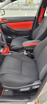 Toyota Avensis T25 hatchback - 9