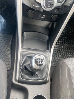 Hyundai i30 CW 1,6 crdi Family - 9