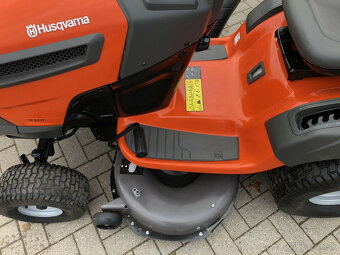 Trávnikový traktor Husqvarna, Model TS 243T - 9