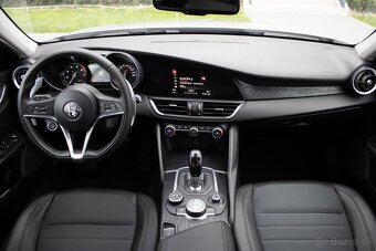 Alfa Romeo Giulia 2.0 GME AT - 9