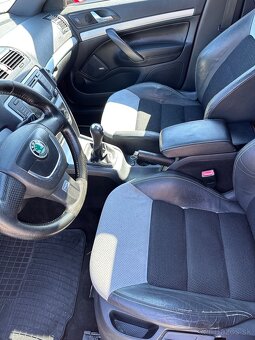 Škoda RS 2.0tdi 6 kvalt manuál - 9
