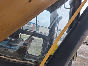 KOMATSU PC 240 LC-8 - 9