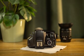 Canon 550D + 28-80mm + blesk + 64GB karta + taška (top stav) - 9