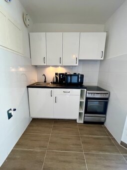 Rodinný dom Kolíňany, 408 m2 pozemok - 9
