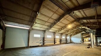 NA PRENÁJOM sklad s administratívou 1.200 m2 podvesný žeriav - 9