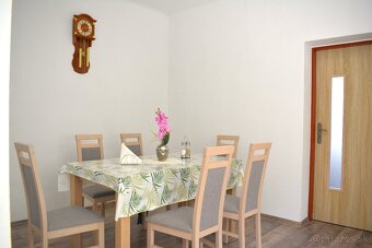 PRIESTRANNÝ A ZREKONŠTRUOVANÝ 6-IZBOVÝ DOM V CENTRE MESTA, P - 9