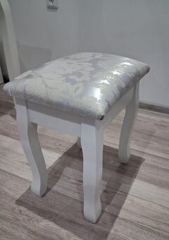 Toaletný stolík so zrkadlom + stolička - 9